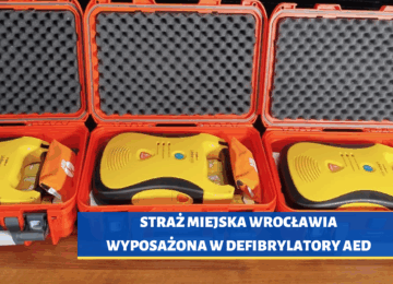 STRAŻ MIEJSKA WROCŁAWIA WYPOSAŻONA W DEFIBRYLATORY AED